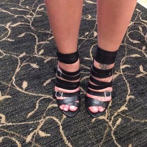 👯🕸️Shoe cult black strappy shoes🖤